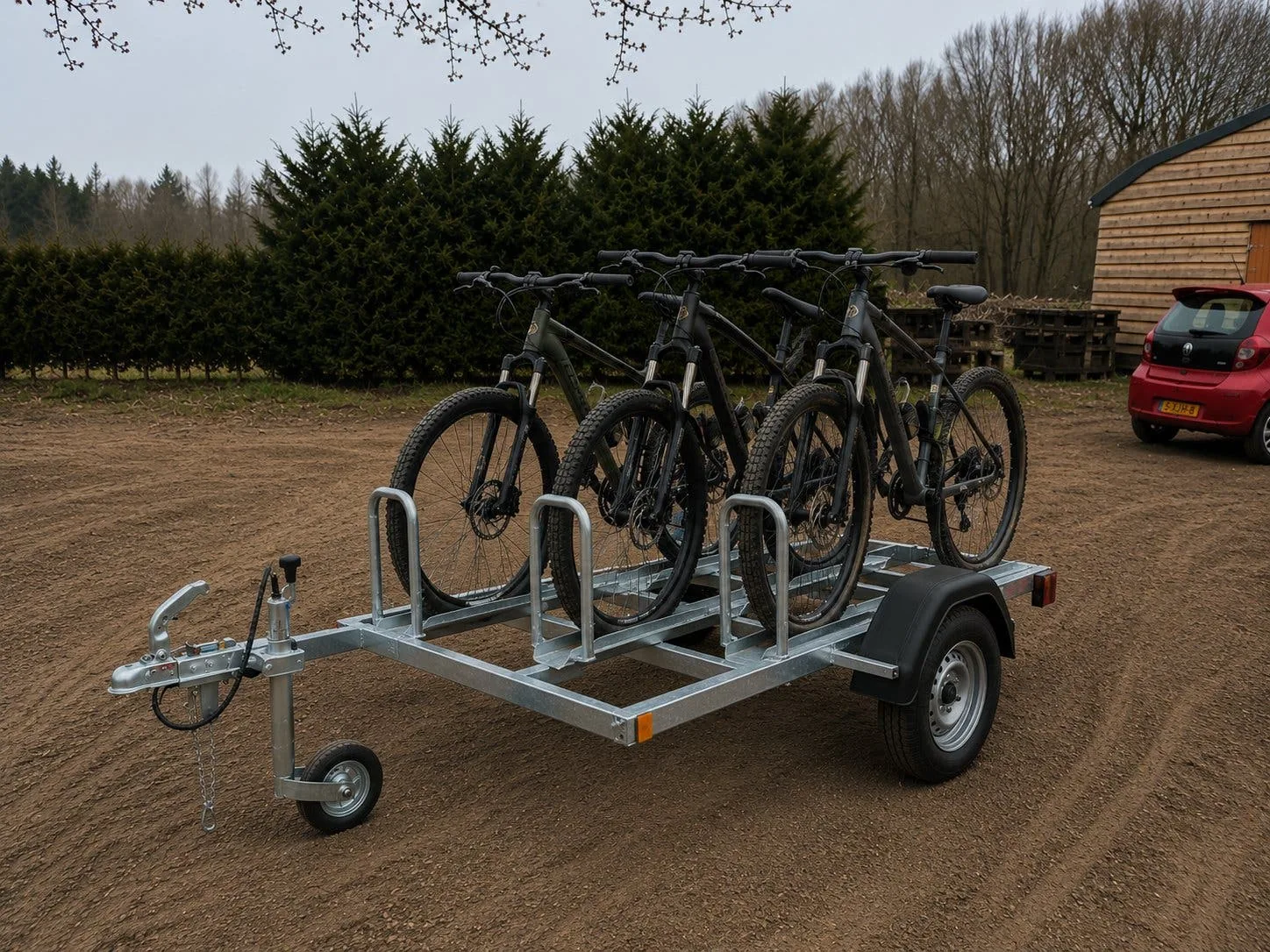 Fietsenaanhanger van PardyTec met meerdere fietsen in verstelbare wielgoten