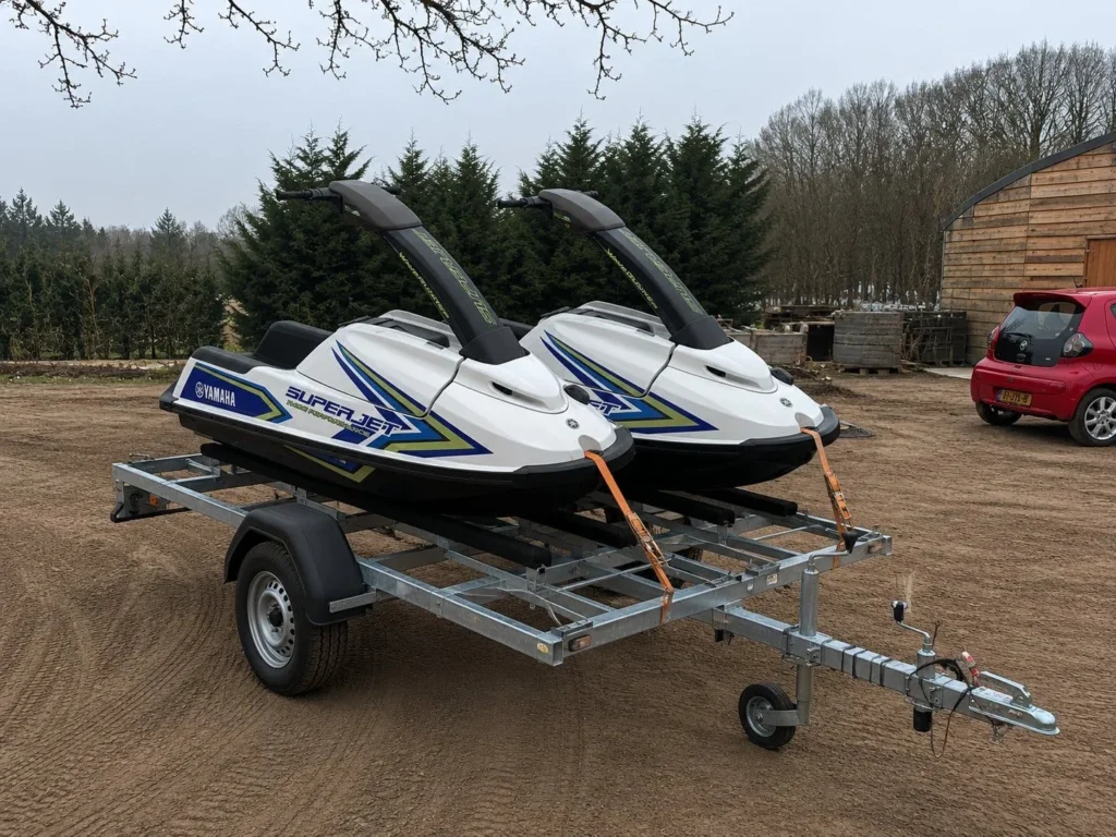 Jetski-aanhanger van PardyTec, geladen met twee jetski's