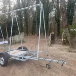 Reclameaanhangwagen met verzinkt frame voor een doek van 3 bij 2 meter
